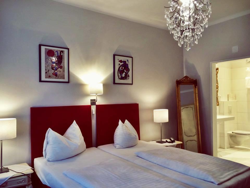 Stadthotel Restaurant Auerhahn Vöcklabruck Cameră foto